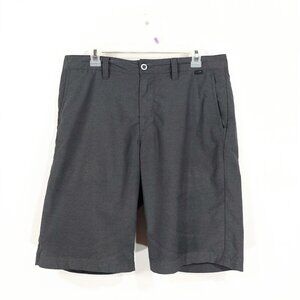 Travis Mathew Beck Shorts Men's Size 32 Gray 10" Performance Stretch Golf Chino